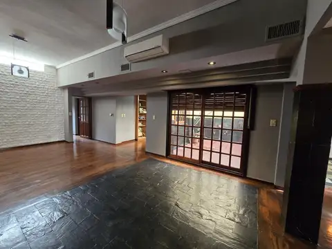 Casa en Arroyito | 3 Dormitorios (1 en Suite con terraza) | Comodín | Quincho