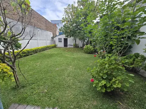 CASA 3 AMB JARDIN QUINCHO COCHERA GERLI LANUS