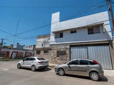 Casa 6 ambientes con 2 baños