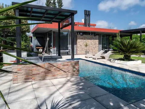 Casa 6 ambientes con 2 baños