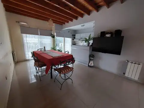 Depto Tipo Casa 4 ambientes con 2 baños