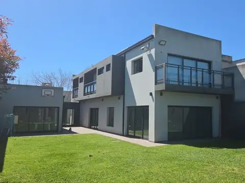 CASA EN VENTA EN LA PLATA