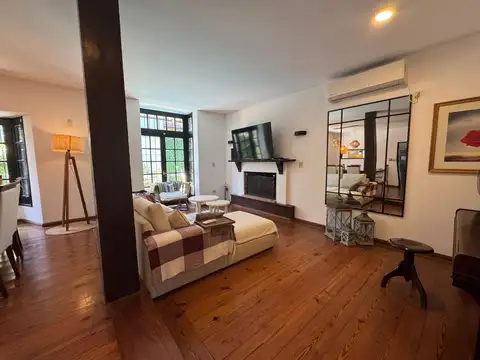 Casa en Barrio Gudalupe con patio y pileta