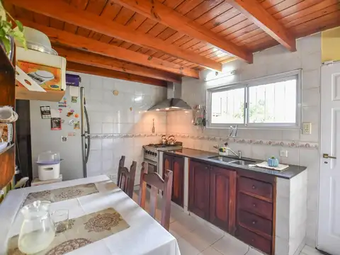 Casa en Venta en Villa Elvira [Cod: 714]