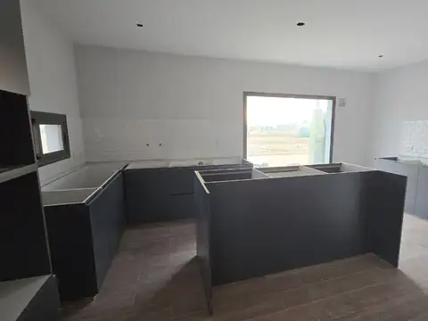 Casa 5 ambientes con 2 baños