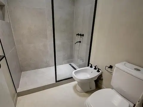 Alquiler excelente PH con balcón en Palermo Chico. Muy luminoso, reciclado a nuevo y sin expensas