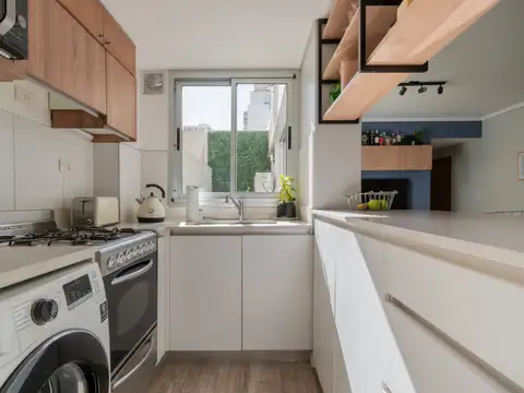 Avenida Jose Maria Moreno 500 , Piso 1