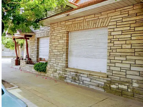 Casa 5 ambientes con 2 baños