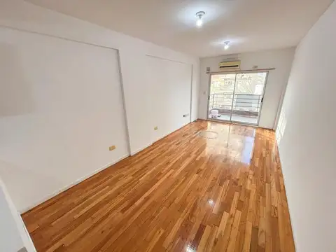 Semipiso 2 ambientes al frente con balcon  bajas expensas 