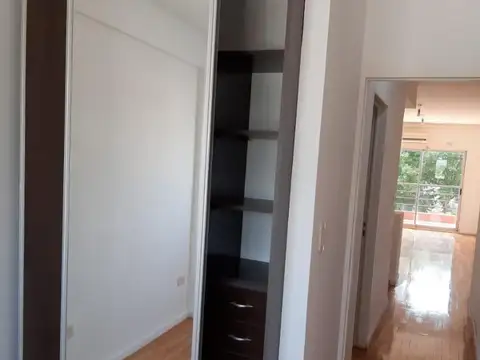 Triunvirato 5400, Piso 6