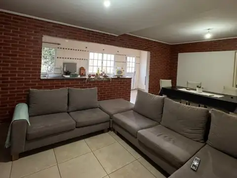 Casa 2hab, cochera y quincho