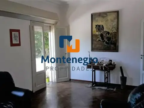 Casa en Venta con 6 cocheras