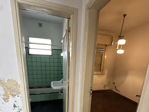 Casa 6 ambientes con 2 baños