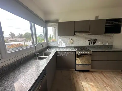 Casa 4 ambientes con 2 baños