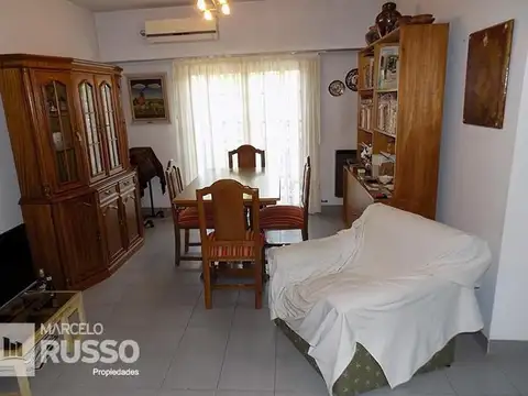 EXCELENTE DEPARTAMENTO 3 Amb. c/ COCHERA
