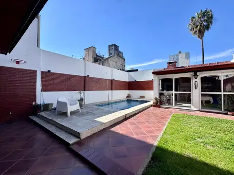 VENTA CASA 7 AMB JARDÍN PILETA QUINCHO SARANDÍ