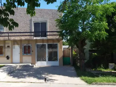 PH en Los Hornos – 2 dormitorios, parrilla y buena distribución – 57 y 150