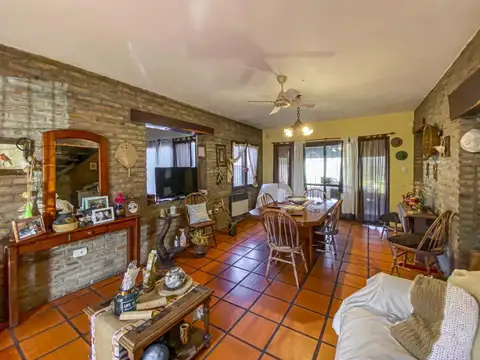 Casa 5 ambientes con 3 baños