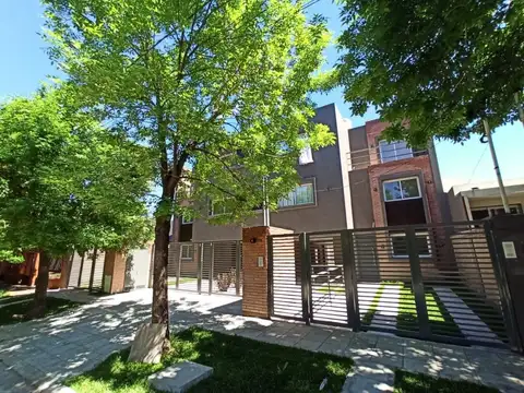 OPORTUNIDAD TRIPLEX 4 AMBIENTES ESCUCHA OFERTA