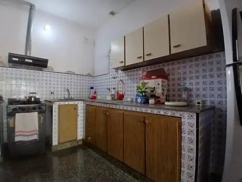 Casa 5 ambientes con 1 baño