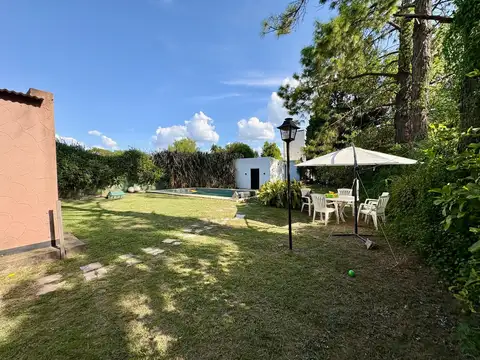 Casa con gran lote y pileta en Álamos del Aeroclub