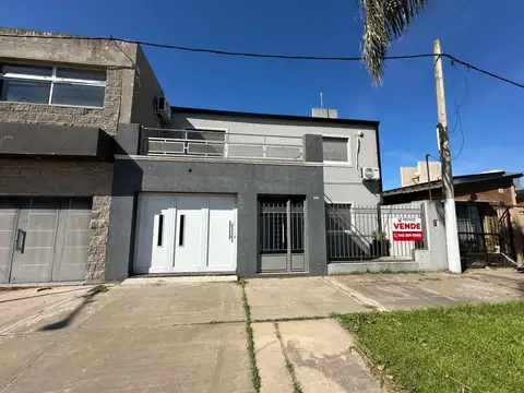 Venta casa 3 dormitorios con pileta General Lagos
