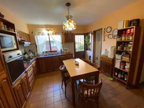 Casa 5 ambientes con 2 baños