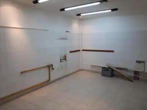 Local en Alquiler en Parque Chacabuco, $ 550.000