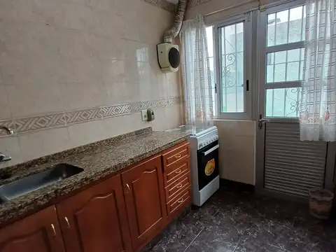 Casa 6 ambientes con 1 baño