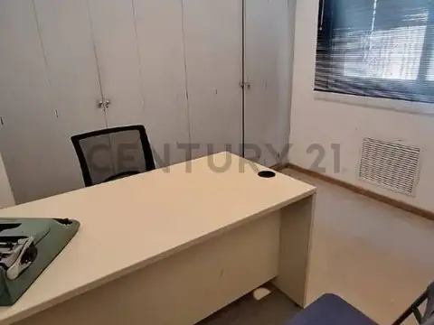 Pellegrini 1800, Piso 0