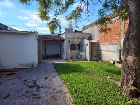 Pilar centro sobre calle Paraná al 500 .