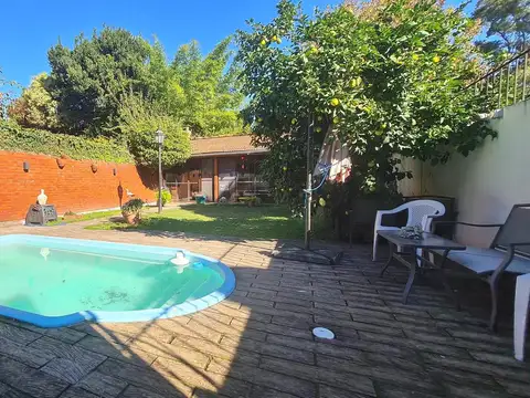 CASA excelente ubicación , quincho y pileta