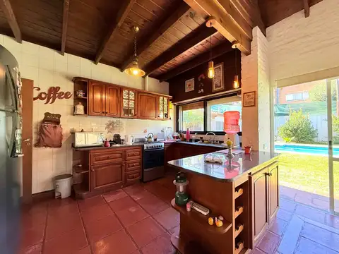 Casa en Venta con 6 cocheras