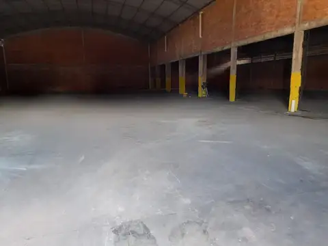 Galpon en Venta 44  mts Fondo