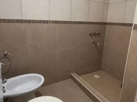 CASA EN VENTA 2 DORMMITORIOS + COMODIN FUNES