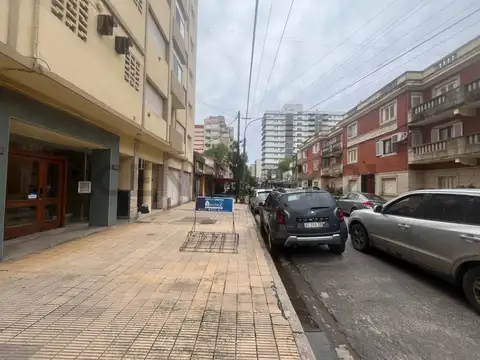 VENTA Y ALQUILER -LOCAL COMERCIAL A MEDIA CUADRA DE PEATONAL 21 DE MIRAMAR