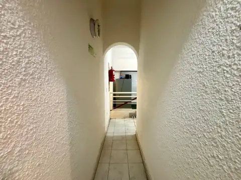 CASA EN VENTA CON JARDIN Y COCHERA LA PLATA