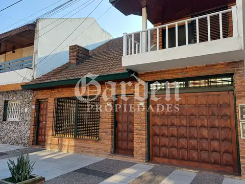 PH 3 ambientes contrafrente. Living. Comedor. Cocina. 2 Dormitorios. Terraza. 221 m2 totales. APTO CREDITO