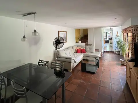Casa 6 ambientes con 4 baños