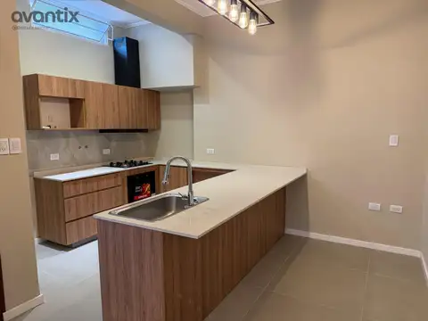 Casa 4 ambientes con 2 baños