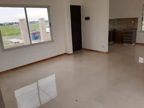 Casa 4 ambientes con 1 baño