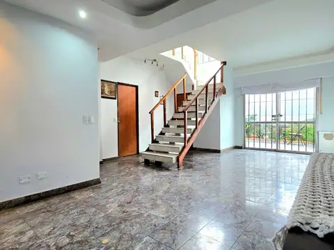 VENTA CASA AGRONOMIA 4 AMBIENTES COCHERA Y PATIO