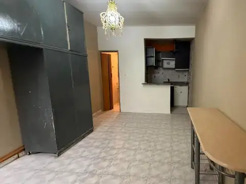 DEPARTAMENTO MONOAMBIENTE INTERNO 1° PISO POR ESCALERA