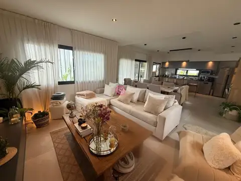 Casa en Venta en Pilar del Este - Santa Elena, USD 330.000