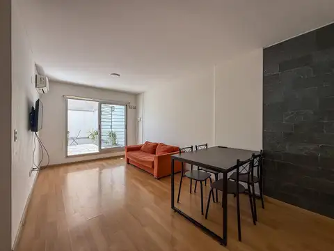 Venta departamento 1 dormitorio con patio de uso exclusivo   cochera doble, Nuestra Sra de Lourdes