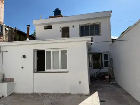 VENTA CASA APTA CREDITO EN GODOY CRUZ 4 DORMITORIO