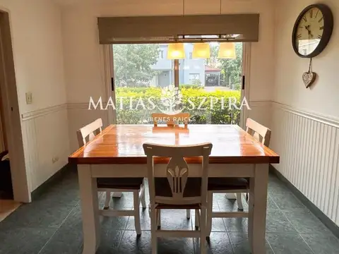 Casa en Venta con 2 cocheras