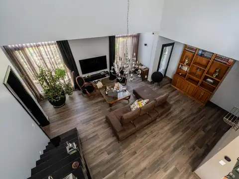 Casa en Venta con 4 cocheras
