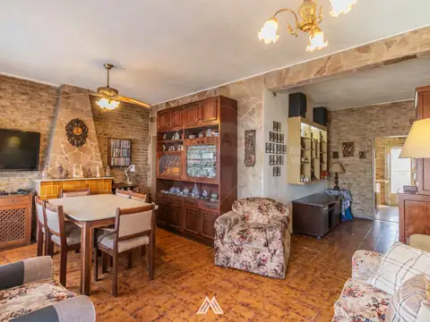 Venta casa 3 dormitorios Las Acacias, fondo,renta