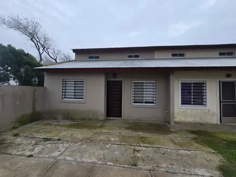 Casa 5 ambientes con 1 baño